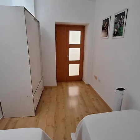 아파트 Baal House